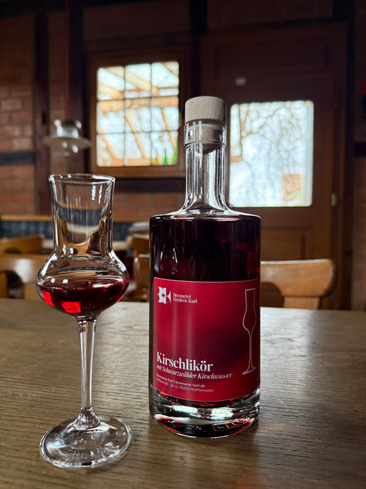 Kirschlikör mit Schwarzwälder Kischwasser
